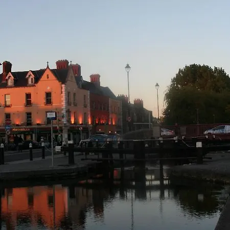بوتيل Barge Hire *